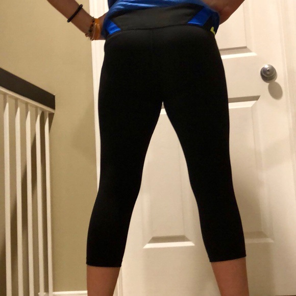 Pink Ultimate Yoga Capri Leggings - Picture 2 of 6